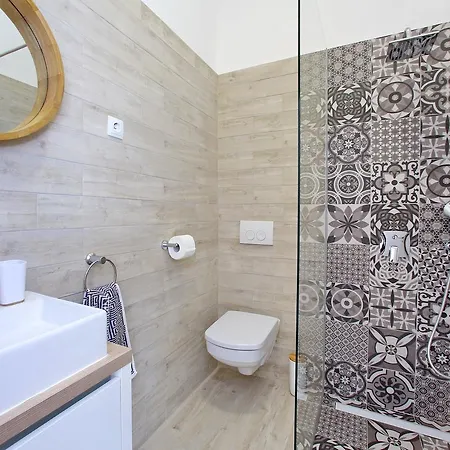 Mia アパート ビビニェ